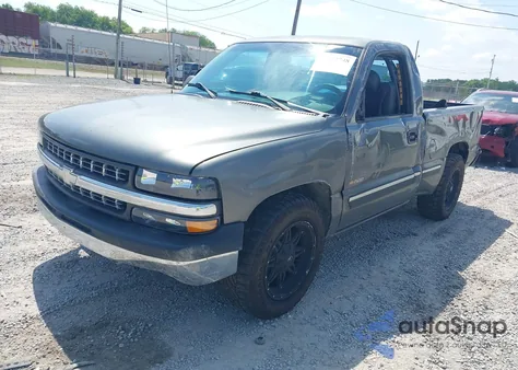 2000 Chevrolet Silverado 1500 из США, поврежденный, VIN 1GCEC14W3YZ303315